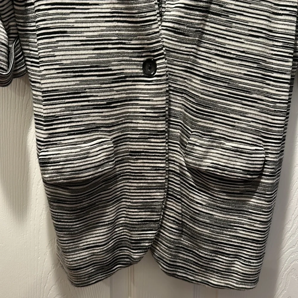 Chicos size 3 black and white stripe shirt sleeve stretch blazer - Picture 3 of 6